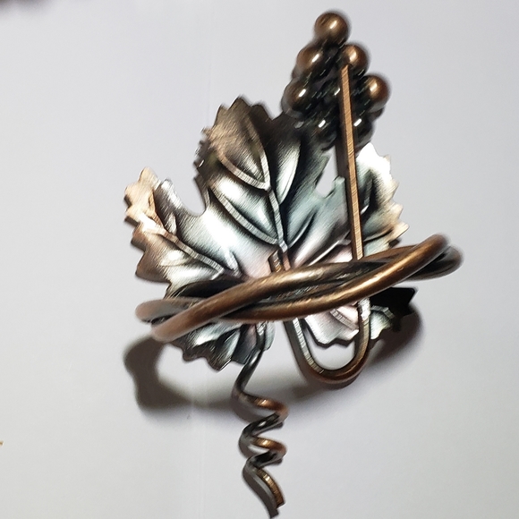 Napkin holder w/weighted pivoted arm & 3 Napkin Rings - Picture 8 of 9